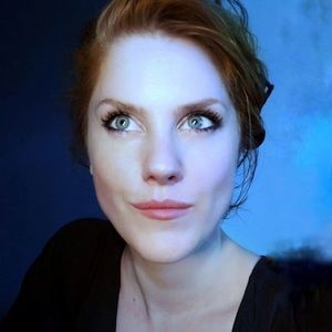 Meet your Posher, Caitlin